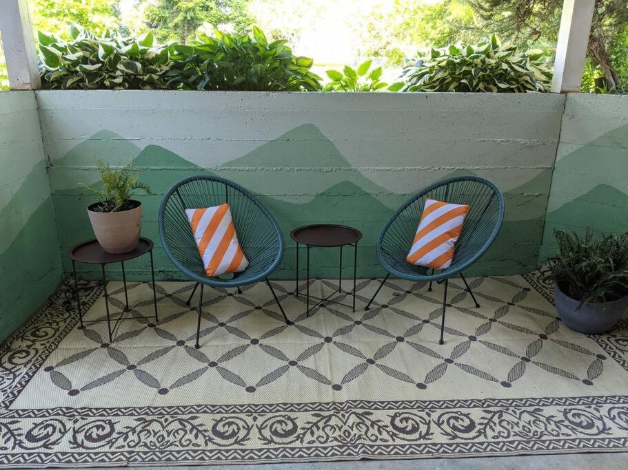 Bright Modern 1Br Suite In Sooke Village Core Ngoại thất bức ảnh